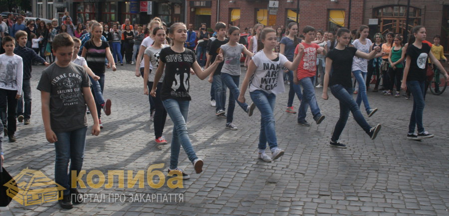 Сутдія сучасного танцю Бліц відзначила всесвітній День танцю на вулицях Ужгорода