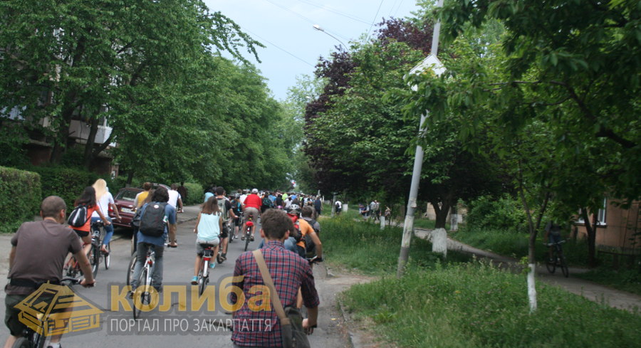 В Ужгороді кілька сотень велосипедистів провели перший Night Ride - 2013