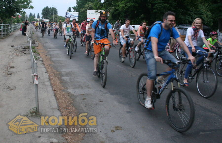 В Ужгороді кілька сотень велосипедистів провели перший Night Ride - 2013