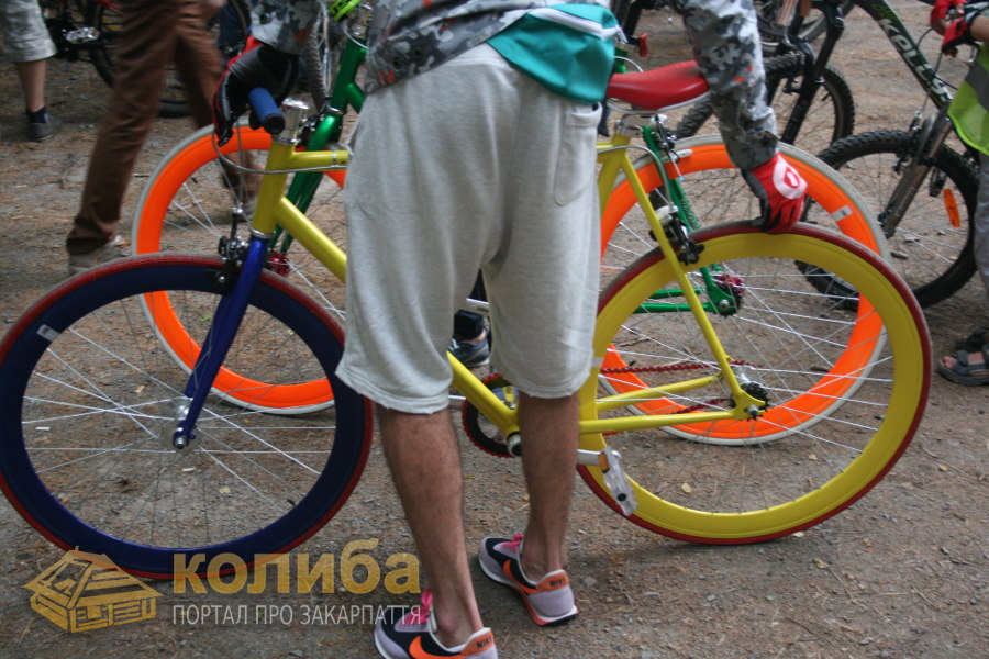 В Ужгороді кілька сотень велосипедистів провели перший Night Ride - 2013