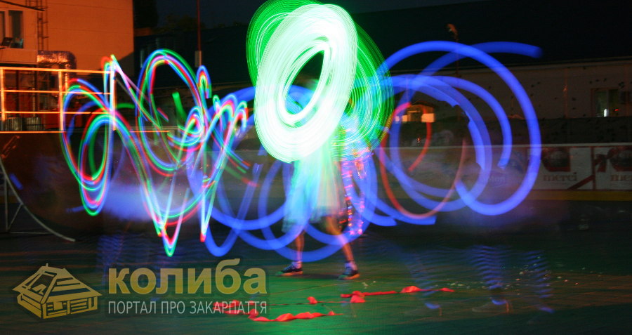 В Ужгороді кілька сотень велосипедистів провели перший Night Ride - 2013